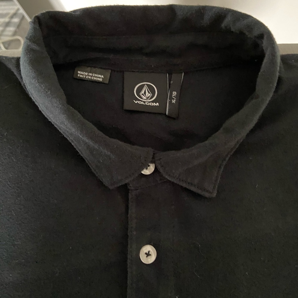 black volcom polo